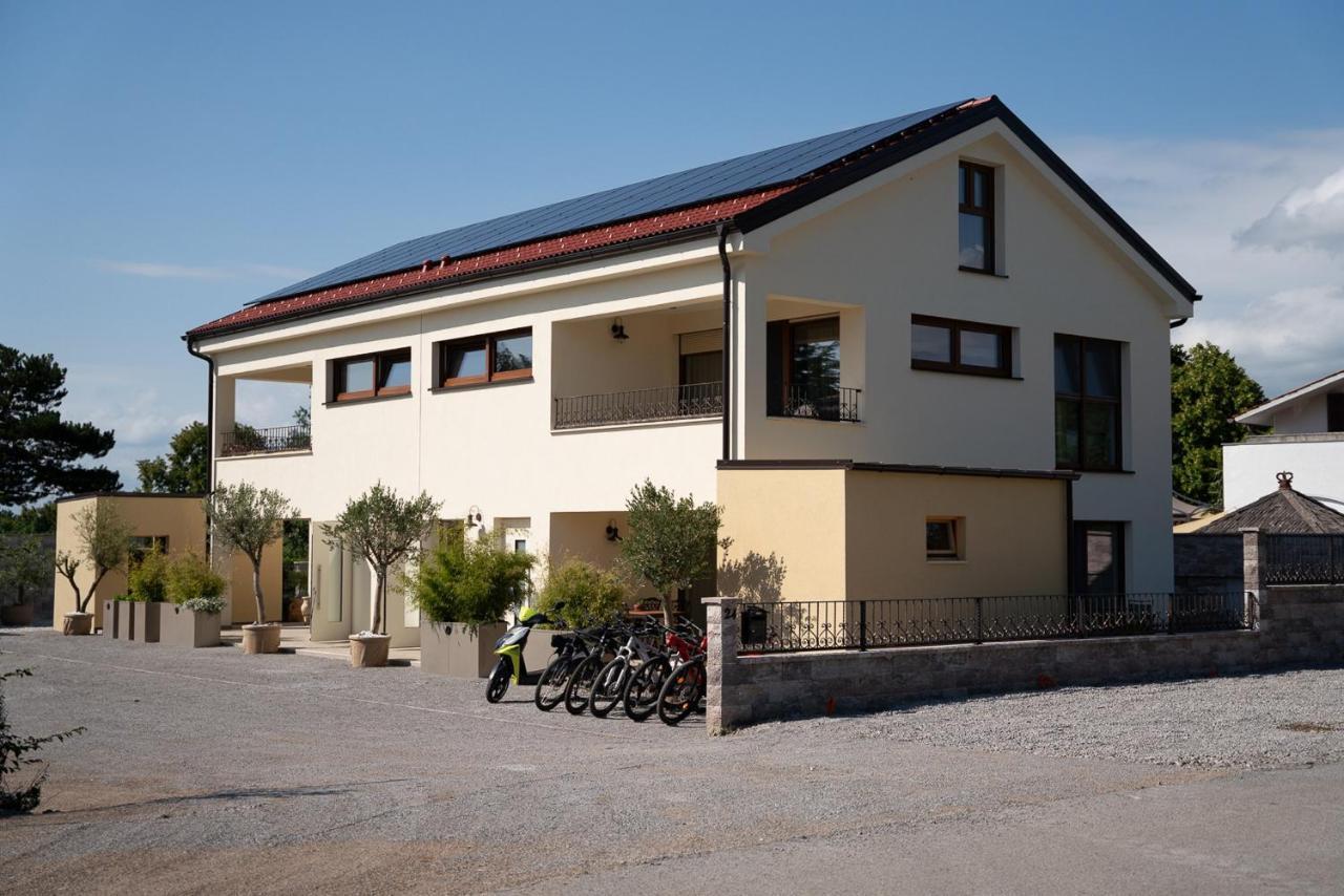 Apartments Kras 24 With Pool Sežana المظهر الخارجي الصورة