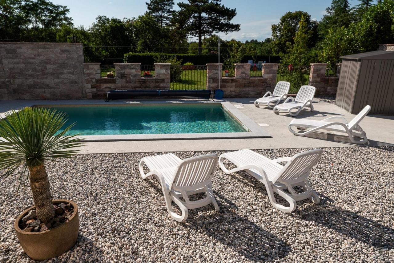 Apartments Kras 24 With Pool Sežana المظهر الخارجي الصورة