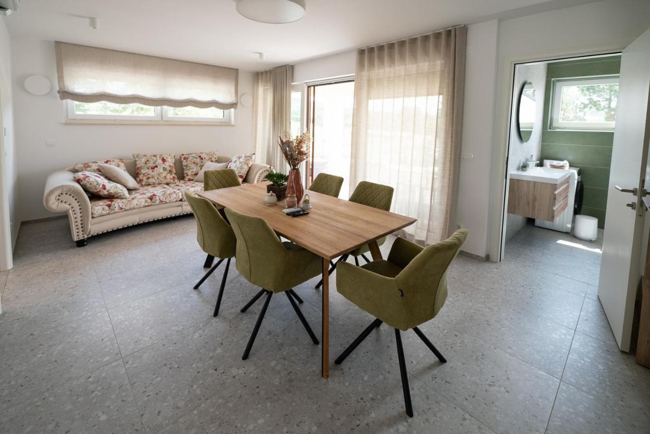 Apartments Kras 24 With Pool Sežana المظهر الخارجي الصورة